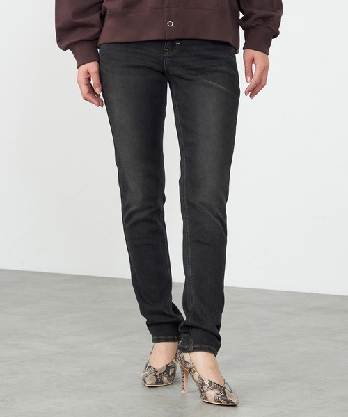 C17（シーセブンティーン）の「C17 スキニーデニムパンツ（デニムパンツ・レディース・ブラック/インディゴブルー/ブルー/アイボリー/ダークインディゴブルー/ブラック系その他/ライトインディゴブルー/グレー/ホワイト・32/30/31/27/28/29/26）」の5枚目の写真