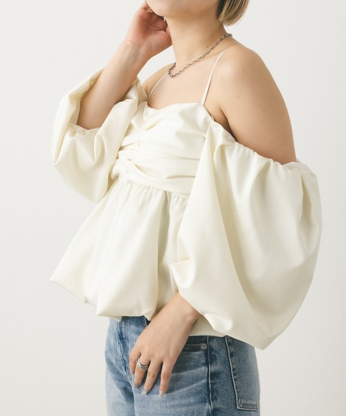 MIEL CRISHUNANT（ミエルクリシュナ）の「カップ付き3WAYパフスリーブキャミトップス（キャミソール・レディース・アイボリー/ブラック・FREE）」の5枚目の写真