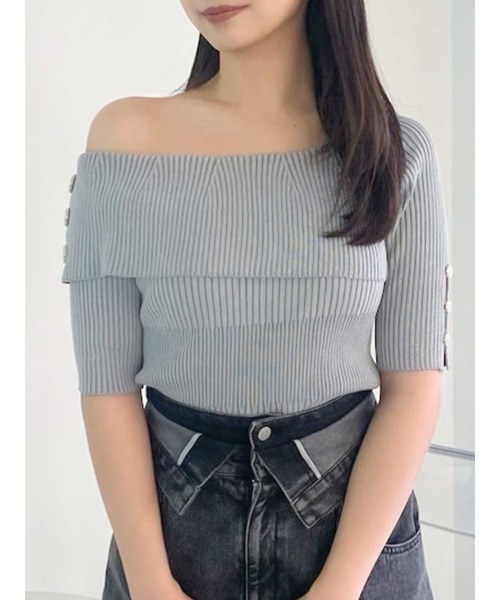 dazzlin（ダズリン）の「アンバランスボタンハーフスリーブニット（ニット/セーター・レディース・オレンジ/アイボリー/グレー/ブラック・FREE）」の4枚目の写真