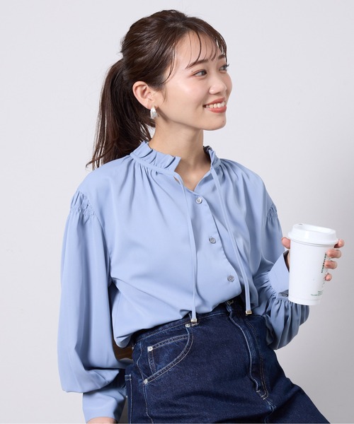 Chez toi（シェトワ）の「ネックフリル肩ギャザーブラウス（シャツ/ブラウス・レディース・ネイビー/オフホワイト/サックスブルー・FREE）」の5枚目の写真