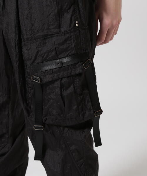 KMRii(ケムリ)の「KMRii/ケムリ/Black Metal Parachute Pants 02(カーゴパンツ・メンズ・ブラック・2)」の10枚目の写真