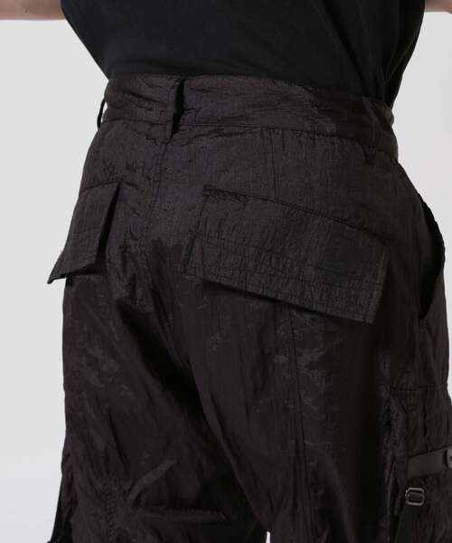 KMRii(ケムリ)の「KMRii/ケムリ/Black Metal Parachute Pants 02(カーゴパンツ・メンズ・ブラック・2)」の12枚目の写真