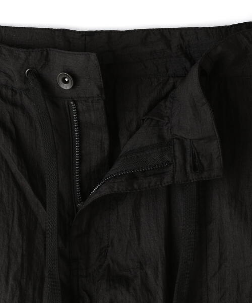KMRii(ケムリ)の「KMRii/ケムリ/Black Metal Parachute Pants 02(カーゴパンツ・メンズ・ブラック・2)」の7枚目の写真