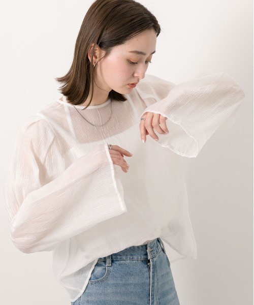 ad thie(アドティエ)の「サッカー素材 ギャザーデザインフレアスリーブブラウス(シャツ/ブラウス・レディース・ブラック/ブルー/オフホワイト/ベージュ・FREE)」の6枚目の写真