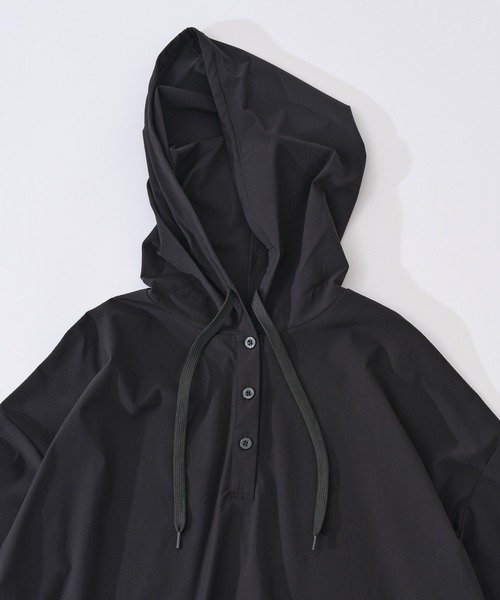 CIAOPANIC TYPY(チャオパニックティピー)の「ワッフルヘンリーオーバーサイズスタイルアップラッシュガード(水着・レディース・ブラック/カーキ/アイボリー・MEDIUM/LARGE)」の20枚目の写真