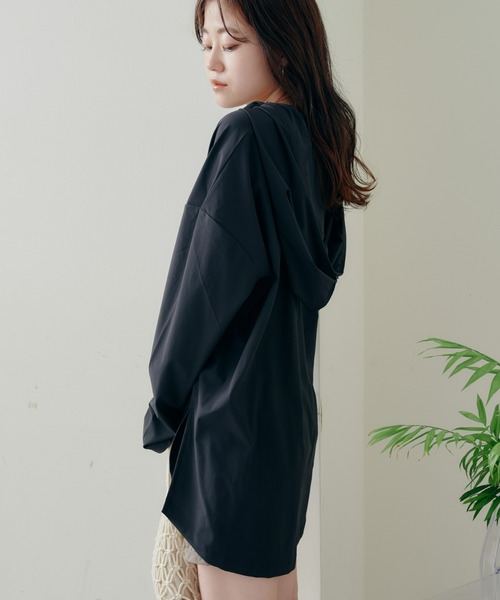 CIAOPANIC TYPY(チャオパニックティピー)の「ワッフルヘンリーオーバーサイズスタイルアップラッシュガード(水着・レディース・ブラック/カーキ/アイボリー・MEDIUM/LARGE)」の5枚目の写真