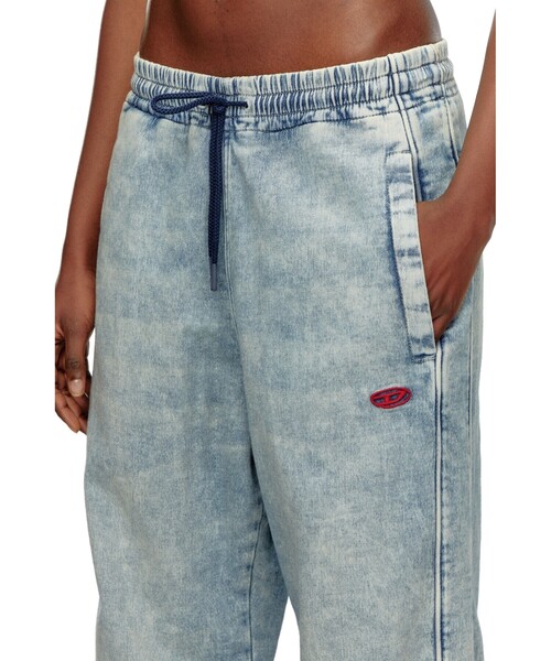 DIESEL(ディーゼル)の「レディース ストレートフィットトラックデニム D-MARTIANS(デニムパンツ・レディース・ブルー・SMALL/X-SMALL/MEDIUM/LARGE)」の2枚目の写真