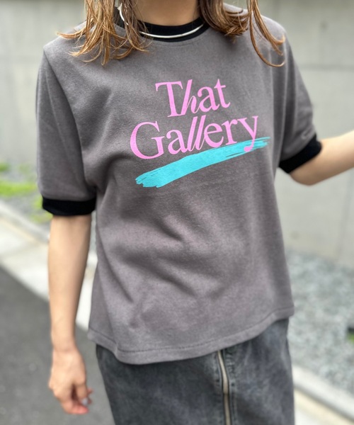 mi via loca(ミヴィアロカ)の「リネンライクスラブ天竺 That Gallery ロゴ リンガーTシャツ(Tシャツ/カットソー・レディース・オフホワイト/ナチュラル/スミクロ・FREE)」の3枚目の写真