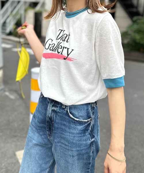 mi via loca(ミヴィアロカ)の「リネンライクスラブ天竺 That Gallery ロゴ リンガーTシャツ(Tシャツ/カットソー・レディース・オフホワイト/ナチュラル/スミクロ・FREE)」の4枚目の写真