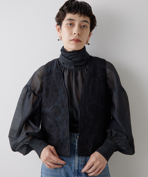 Whim Gazette（ウィムガゼット）の「エンブロイダリージレ（ベスト・レディース・オフホワイト/ブラック・FREE）」の4枚目の写真