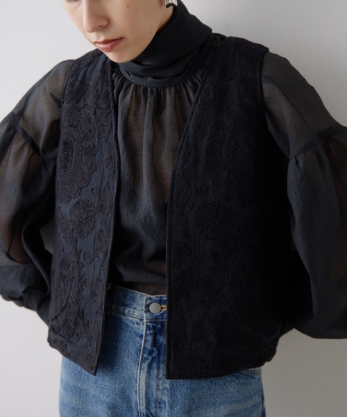 Whim Gazette（ウィムガゼット）の「エンブロイダリージレ（ベスト・レディース・オフホワイト/ブラック・FREE）」の5枚目の写真