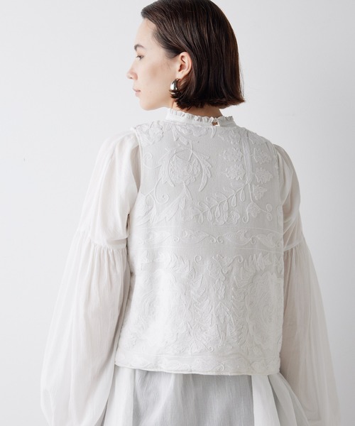 Whim Gazette（ウィムガゼット）の「エンブロイダリージレ（ベスト・レディース・オフホワイト/ブラック・FREE）」の17枚目の写真