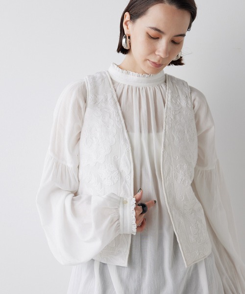 Whim Gazette（ウィムガゼット）の「エンブロイダリージレ（ベスト・レディース・オフホワイト/ブラック・FREE）」の18枚目の写真