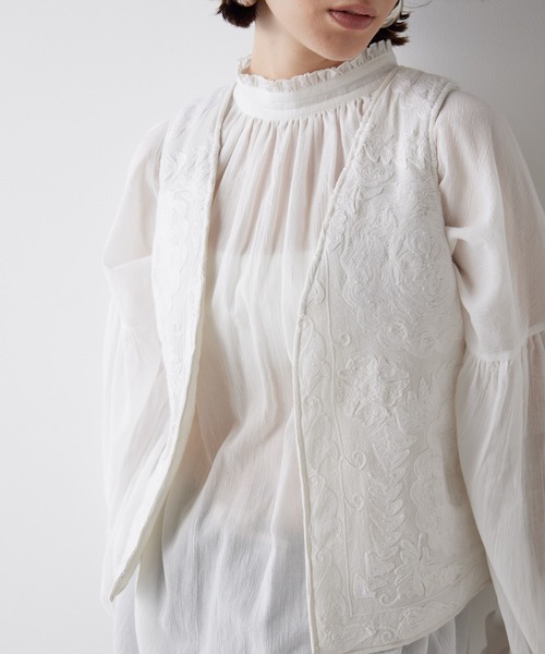 Whim Gazette（ウィムガゼット）の「エンブロイダリージレ（ベスト・レディース・オフホワイト/ブラック・FREE）」の14枚目の写真