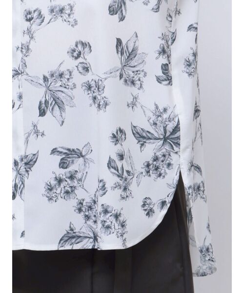LAGUNAMOON（ラグナムーン）の「タックスリーブフラワープリントブラウス（シャツ/ブラウス・レディース・チャコールグレー/アイボリー/ベージュ・FREE）」の10枚目の写真