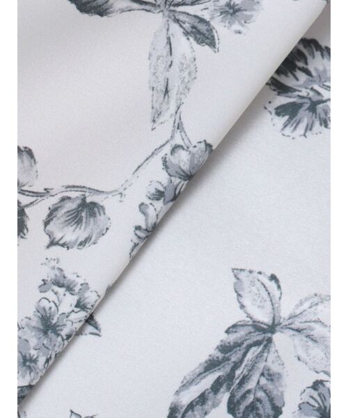 LAGUNAMOON（ラグナムーン）の「タックスリーブフラワープリントブラウス（シャツ/ブラウス・レディース・チャコールグレー/アイボリー/ベージュ・FREE）」の11枚目の写真