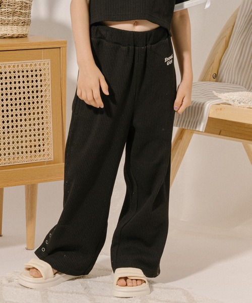 URBAN CHERRY（アーバンチェリー）の「【さらっと触感】ワッフルサイドリングボタンデザインストレートパンツ（その他パンツ・キッズ・ブルー/ブラック/ホワイト・110cm/120cm/130cm/140cm/150cm）」の2枚目の写真