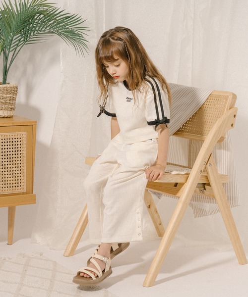 URBAN CHERRY（アーバンチェリー）の「【さらっと触感】ワッフルサイドリングボタンデザインストレートパンツ（その他パンツ・キッズ・ブルー/ブラック/ホワイト・110cm/120cm/130cm/140cm/150cm）」の6枚目の写真