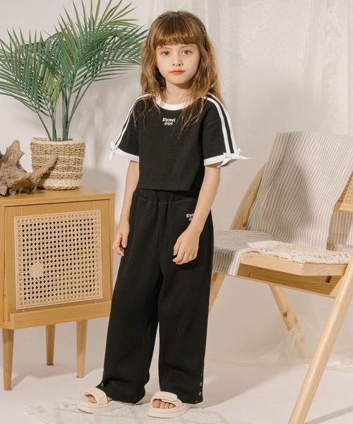 URBAN CHERRY（アーバンチェリー）の「【さらっと触感】ワッフルサイドリングボタンデザインストレートパンツ（その他パンツ・キッズ・ブルー/ブラック/ホワイト・110cm/120cm/130cm/140cm/150cm）」の7枚目の写真