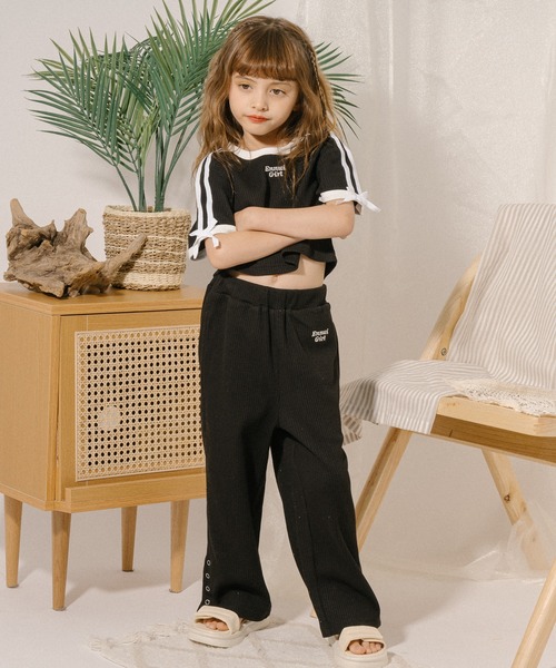 URBAN CHERRY（アーバンチェリー）の「【さらっと触感】ワッフルサイドリングボタンデザインストレートパンツ（その他パンツ・キッズ・ブルー/ブラック/ホワイト・110cm/120cm/130cm/140cm/150cm）」の8枚目の写真