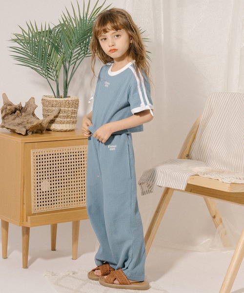 URBAN CHERRY（アーバンチェリー）の「【さらっと触感】ワッフルサイドリングボタンデザインストレートパンツ（その他パンツ・キッズ・ブルー/ブラック/ホワイト・110cm/120cm/130cm/140cm/150cm）」の9枚目の写真