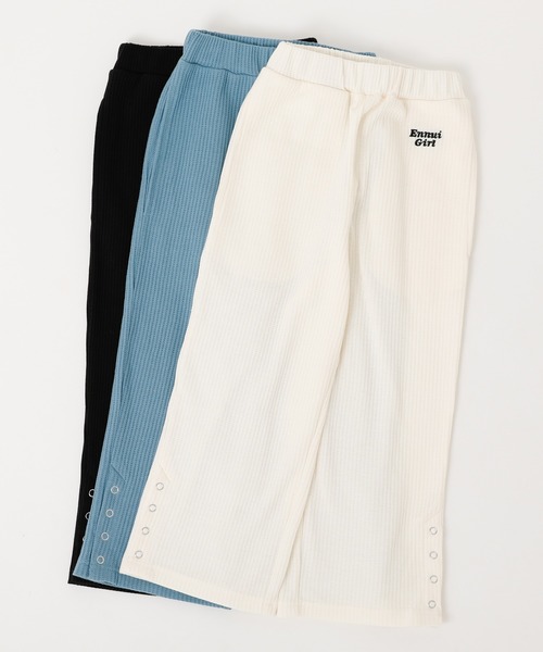 URBAN CHERRY（アーバンチェリー）の「【さらっと触感】ワッフルサイドリングボタンデザインストレートパンツ（その他パンツ・キッズ・ブルー/ブラック/ホワイト・110cm/120cm/130cm/140cm/150cm）」の11枚目の写真
