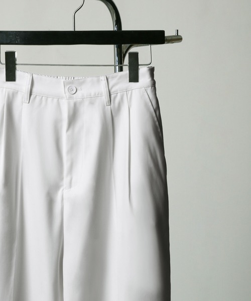 NILWAY（ニルウェイ）の「420g/m TR 2タック センタープレス ワイドストレートスラックス / 2タック デザイン ワイドストレートスラックス 【セットアップ対応】（スラックス・メンズ・モスグリーン系/チャコール/ブラック/ネイビー/ホワイト・SMALL/MEDIUM/LARGE）」の6枚目の写真