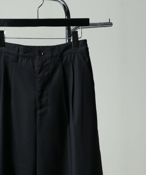 NILWAY（ニルウェイ）の「420g/m TR 2タック センタープレス ワイドストレートスラックス / 2タック デザイン ワイドストレートスラックス 【セットアップ対応】（スラックス・メンズ・モスグリーン系/チャコール/ブラック/ネイビー/ホワイト・SMALL/MEDIUM/LARGE）」の7枚目の写真