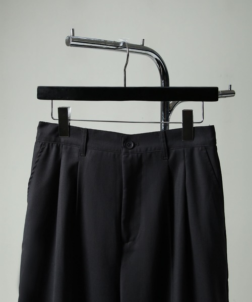 NILWAY（ニルウェイ）の「420g/m TR 2タック センタープレス ワイドストレートスラックス / 2タック デザイン ワイドストレートスラックス 【セットアップ対応】（スラックス・メンズ・モスグリーン系/チャコール/ブラック/ネイビー/ホワイト・SMALL/MEDIUM/LARGE）」の11枚目の写真