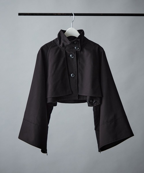 Mavie..7（メヴィセットゥ）の「【Mavie..7】スタンドカラーショートトレンチ（ワンピース・レディース・ブラック・FREE）」の2枚目の写真