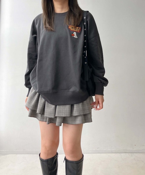 AS KNOW AS plus（アズノゥアズプラス）の「◇ワンポイントロゴ刺繍 おばけプリントオーバーサイズスウェットプルオーバー（スウェット・レディース・グリーン/スミクロ/キナリ/杢グレー/ホワイト系/ブラック系/アイボリー系/ブルー/ブラック系1/アイボリー系1/パープル系1/ベージュ系1・FREE）」の13枚目の写真