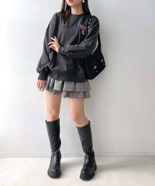 AS KNOW AS plus（アズノゥアズプラス）の「◇ワンポイントロゴ刺繍 おばけプリントオーバーサイズスウェットプルオーバー（スウェット・レディース・グリーン/スミクロ/キナリ/杢グレー/ホワイト系/ブラック系/アイボリー系/ブルー/ブラック系1/アイボリー系1/パープル系1/ベージュ系1・FREE）」の16枚目の写真