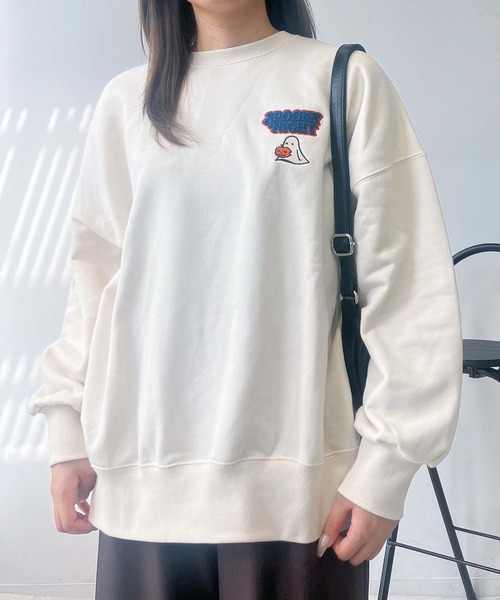 AS KNOW AS plus（アズノゥアズプラス）の「◇ワンポイントロゴ刺繍 おばけプリントオーバーサイズスウェットプルオーバー（スウェット・レディース・グリーン/スミクロ/キナリ/杢グレー/ホワイト系/ブラック系/アイボリー系/ブルー/ブラック系1/アイボリー系1/パープル系1/ベージュ系1・FREE）」の19枚目の写真