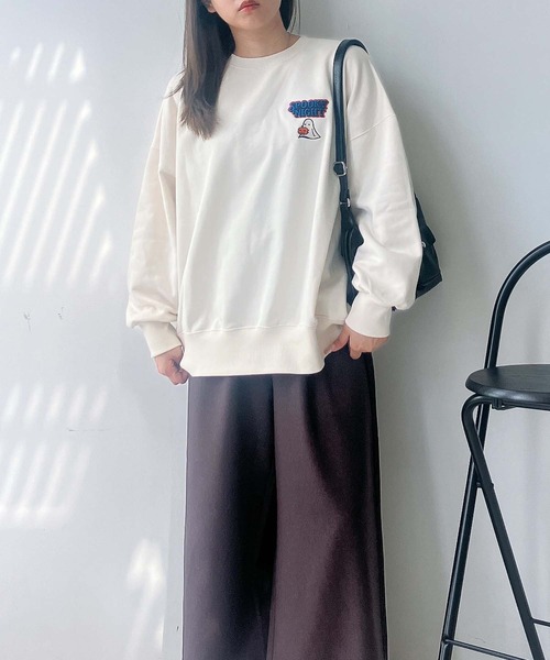 AS KNOW AS plus（アズノゥアズプラス）の「◇ワンポイントロゴ刺繍 おばけプリントオーバーサイズスウェットプルオーバー（スウェット・レディース・グリーン/スミクロ/キナリ/杢グレー/ホワイト系/ブラック系/アイボリー系/ブルー/ブラック系1/アイボリー系1/パープル系1/ベージュ系1・FREE）」の22枚目の写真