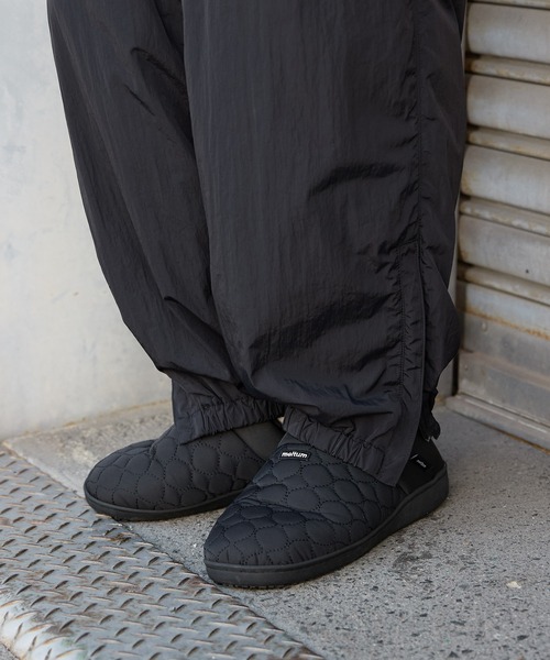 meltum(メルタム)の「QUILT MOC SHOES(サンダル・メンズ・ブラック・SMALL/MEDIUM/LARGE)」の3枚目の写真