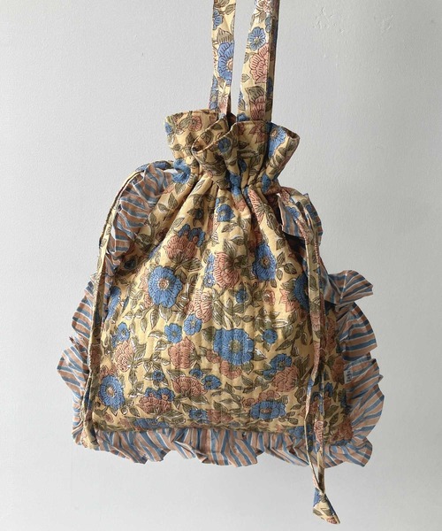 AS KNOW AS plus（アズノゥアズプラス）の「インドキルトフリル巾着トートバッグ（トートバッグ・レディース・ホワイト系/グレー系/グリーン系/ターコイズブルー系/ブルー系/ピンク系/グリーン/ピンク/ブルー系1/イエロー/アイボリー・FREE）」の9枚目の写真