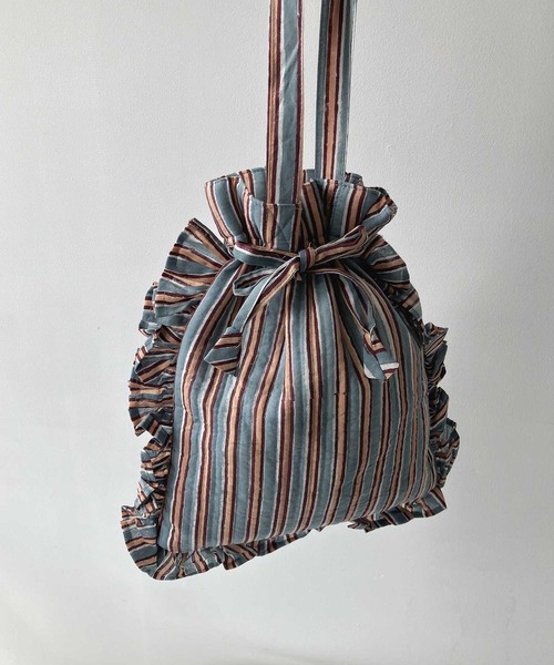 AS KNOW AS plus（アズノゥアズプラス）の「インドキルトフリル巾着トートバッグ（トートバッグ・レディース・ホワイト系/グレー系/グリーン系/ターコイズブルー系/ブルー系/ピンク系/グリーン/ピンク/ブルー系1/イエロー/アイボリー・FREE）」の13枚目の写真