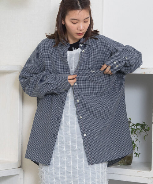 POU DOU DOU(プードゥドゥ)の「ポイント刺繍オーバーサイズシャツ(シャツ/ブラウス・レディース・ブルー/ネイビー/キナリ・M)」の9枚目の写真