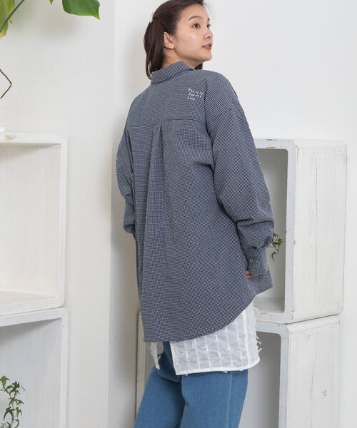 POU DOU DOU(プードゥドゥ)の「ポイント刺繍オーバーサイズシャツ(シャツ/ブラウス・レディース・ブルー/ネイビー/キナリ・M)」の11枚目の写真