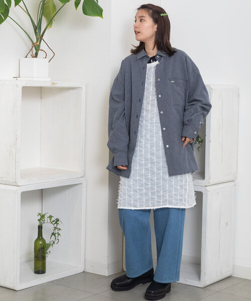 POU DOU DOU(プードゥドゥ)の「ポイント刺繍オーバーサイズシャツ(シャツ/ブラウス・レディース・ブルー/ネイビー/キナリ・M)」の14枚目の写真