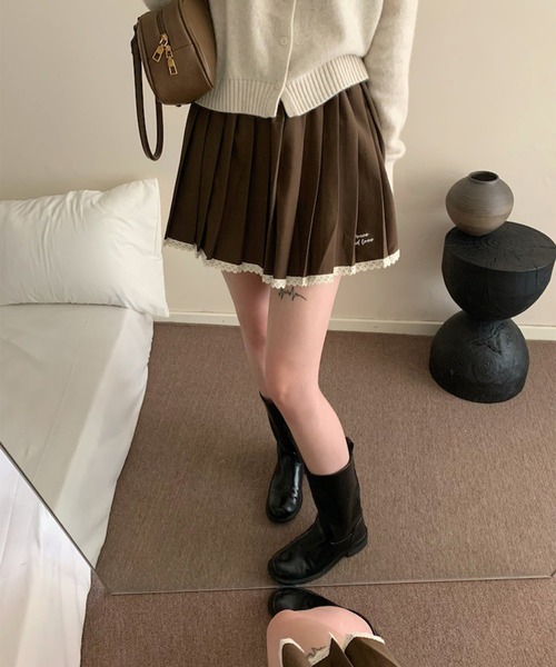 HOOK（フック）の「【HOOK】for　girls  ワンポイント制服風レース裾プリーツミニスカート（スカート・レディース・ブラック/ダークグレー/チョコ・S/M/L）」の7枚目の写真