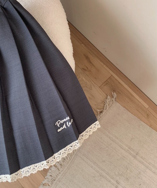 HOOK（フック）の「【HOOK】for　girls  ワンポイント制服風レース裾プリーツミニスカート（スカート・レディース・ブラック/ダークグレー/チョコ・S/M/L）」の5枚目の写真