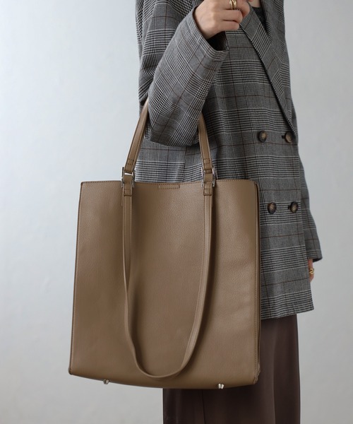 GUSCIO(グッシオ)の「【グッシオベーシック】スクエアダブルハンドル トートバッグ(トートバッグ・レディース・ベージュ系その他/グレー/ブラック/キャメル・FREE)」の4枚目の写真