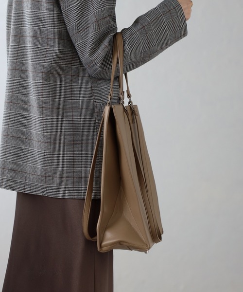 GUSCIO(グッシオ)の「【グッシオベーシック】スクエアダブルハンドル トートバッグ(トートバッグ・レディース・ベージュ系その他/グレー/ブラック/キャメル・FREE)」の7枚目の写真