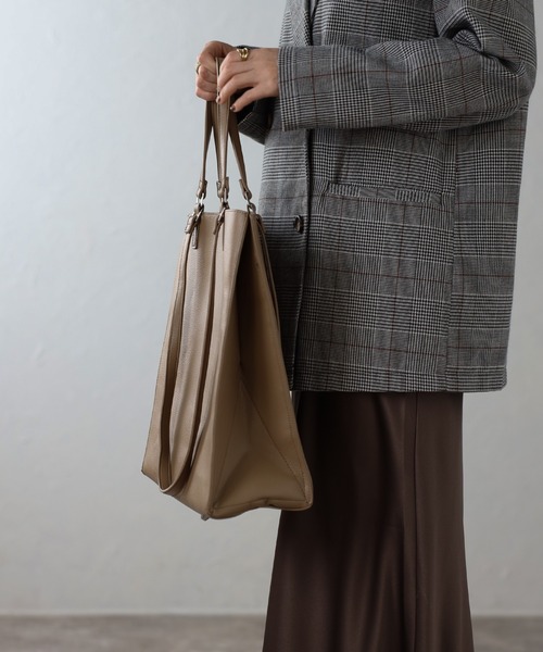 GUSCIO(グッシオ)の「【グッシオベーシック】スクエアダブルハンドル トートバッグ(トートバッグ・レディース・ベージュ系その他/グレー/ブラック/キャメル・FREE)」の8枚目の写真