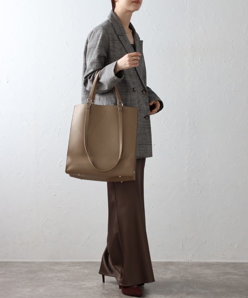 GUSCIO(グッシオ)の「【グッシオベーシック】スクエアダブルハンドル トートバッグ(トートバッグ・レディース・ベージュ系その他/グレー/ブラック/キャメル・FREE)」の13枚目の写真