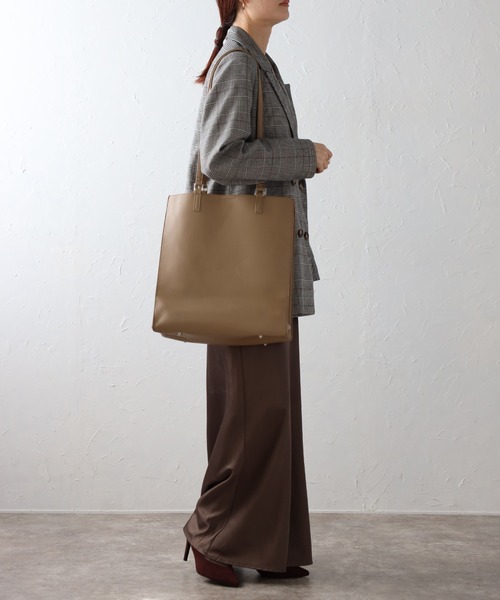 GUSCIO(グッシオ)の「【グッシオベーシック】スクエアダブルハンドル トートバッグ(トートバッグ・レディース・ベージュ系その他/グレー/ブラック/キャメル・FREE)」の14枚目の写真