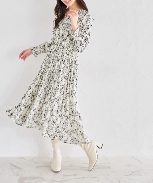 パール付きフラワープリントシャーリングギャザープリーツワンピース（ワンピース）｜tocco closet（トッコ クローゼット）