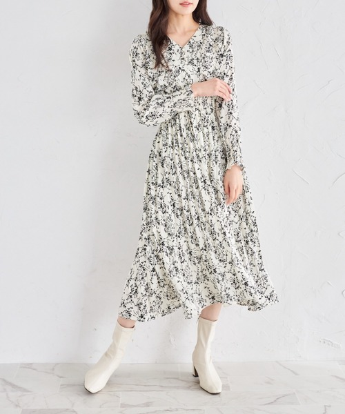 パール付きフラワープリントシャーリングギャザープリーツワンピース（ワンピース）｜tocco closet（トッコ クローゼット）