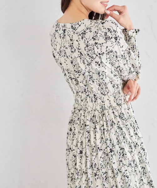 パール付きフラワープリントシャーリングギャザープリーツワンピース（ワンピース）｜tocco closet（トッコ クローゼット）